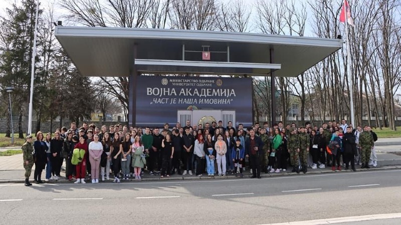Učenici iz Petrovca posetili Vojnu akademiju