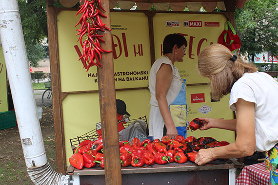 Miris pečenih paprika širi se gradskim parkom (FOTO)
