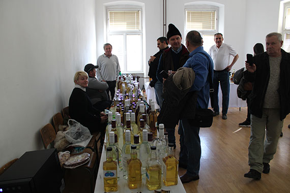 LEPO I UKUSNO: Sajam etno pića i sireva u Požarevcu (FOTO)