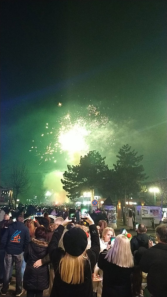 Vatromet u Petrovcu u novogodišnjoj noći (FOTO)