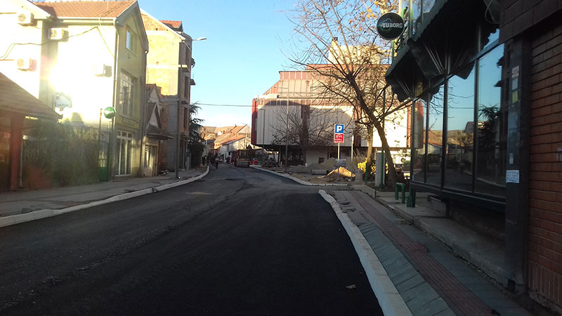 Novi asfalt u Sinđelićevoj ulici (FOTO)