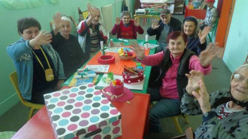 Učenici darivali starije sugrađane u Kučevu
