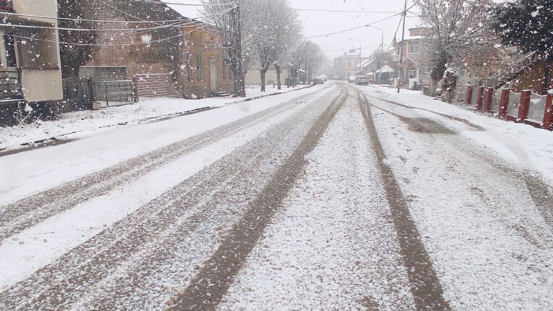Od jutros veje sneg, kakvo je stanje na putevima?