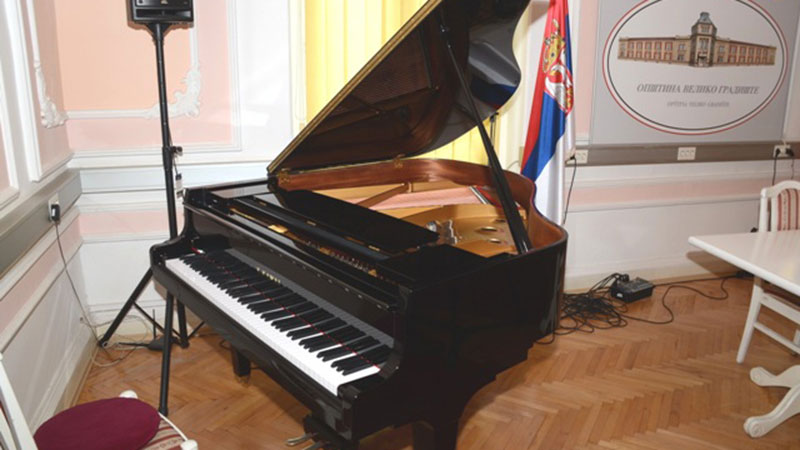 Koncertni klaviri za opštinu i Muzičku školu 