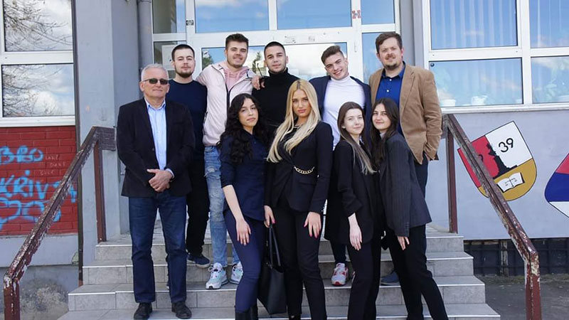 Petrovački učenici uspešni na takmičenju u simulaciji sudskog postupka