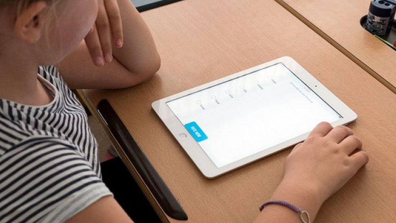Sledeće godine đaci u školu kreću sa digitalnim udžbenicima?