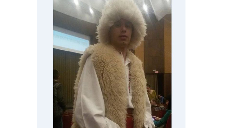 Filip Grujić (18) – ćinăr farmjer karje ku folkluoru pazîašće tradicîja (FOTO, VIDEO)