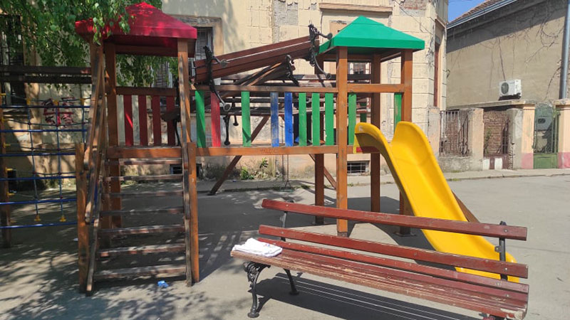 EB PATROLA: Demolirano dečije igralište (FOTO)