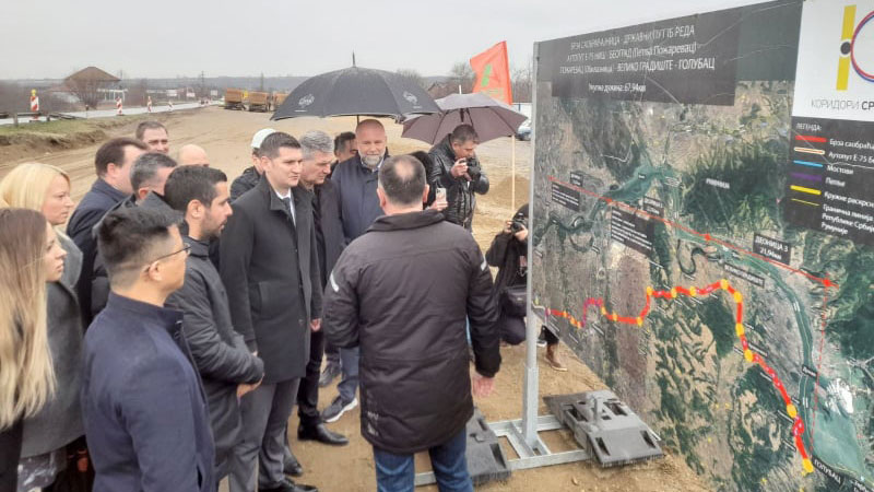 Ministar Momirović obišao radove na izgradnji brze saobraćajnice