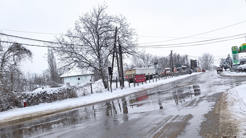 Na glavnim putevima otopljen sneg, u toku čišćenje ulica nižeg prioriteta