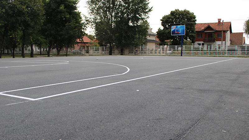 Rekonstruisani sportski tereni u dve osnovne škole