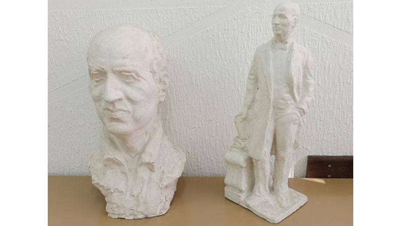 Škola u Rabrovu dobila na poklon portret, bistu i skulpturu