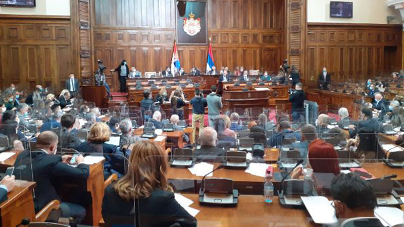 Skupština Srbije usvojila “korona zakon”
