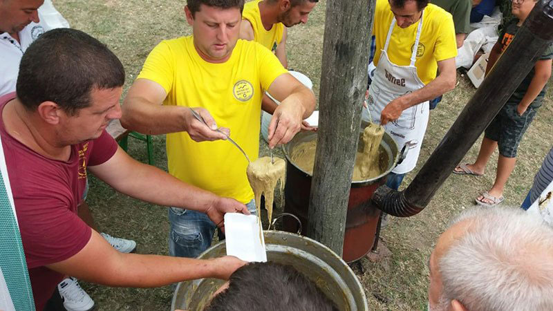 Kuvanje žmara postalo nematerijalno kulturno nasleđe Srbije