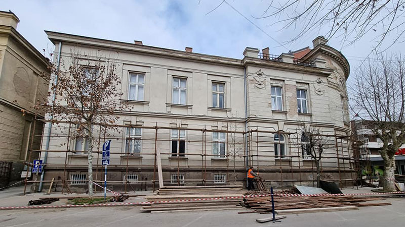 Počeli radovi na sanaciji fasade zgrade opštine Petrovac