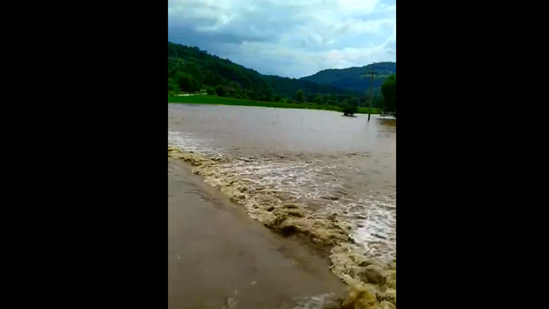Drugi poplavni talas zahvatio selo Krepoljin (VIDEO)