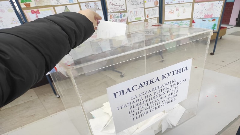 Danas građani Srbije na referendumu odlučuju o promeni Ustava